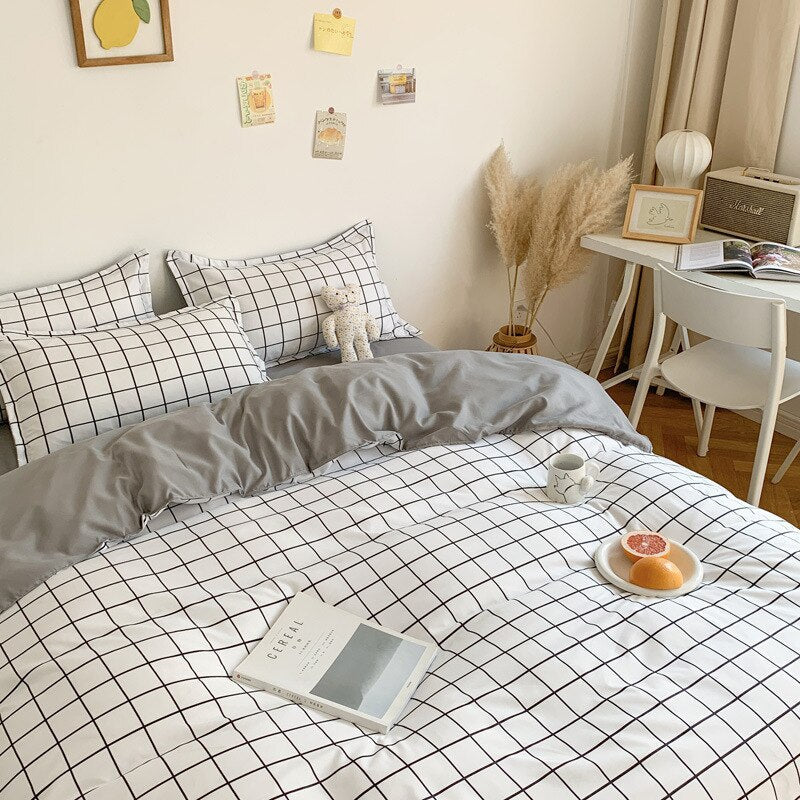 Hvid Og Grå Ternet Sengesæt