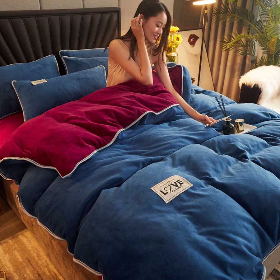 Blå Og Rød Fløjlsdynebetræk