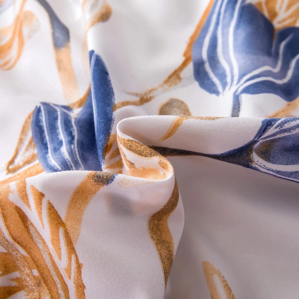 Hvidt Dynebetræk Med Blå Og Brune Blomster