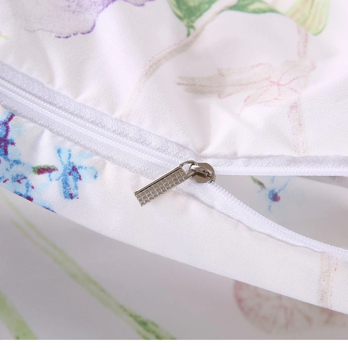 Hvidt Dynebetræk Med Blomster